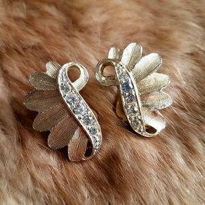Vintage Sarah Coventry clip earrings gold tone